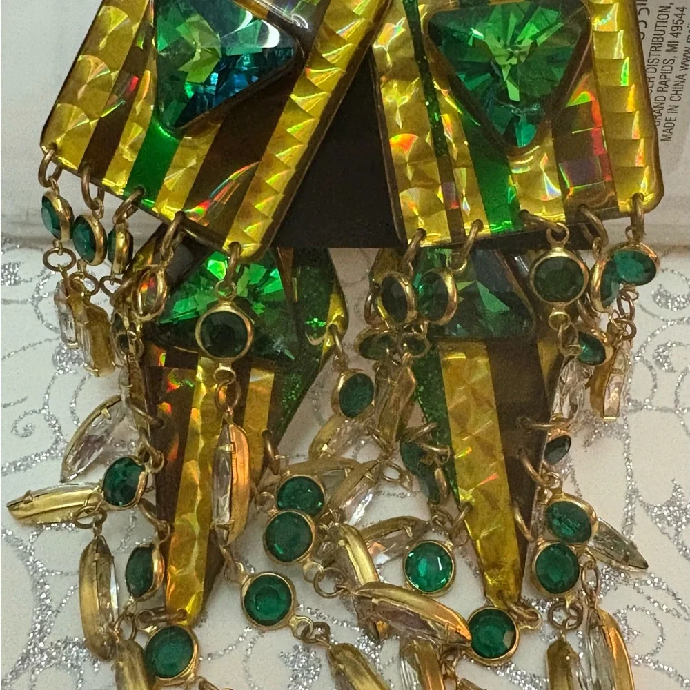 Vintage Beth Brennen Amazing 2 in 1 Green and Gold Loaded Earing New 51/2”long
S - Picture 2 of 16